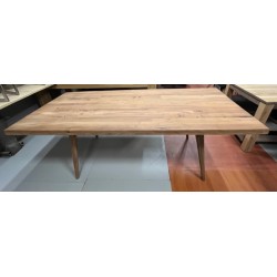 Stół z drewna egzotycznego...